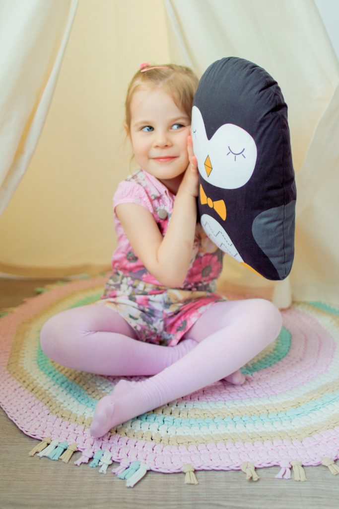 девочка в студии, профессиональная фотография