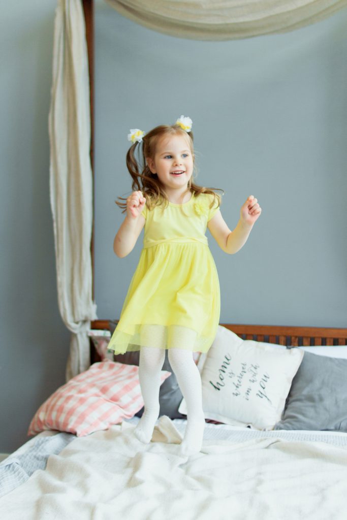 девочка в студии, профессиональная фотография