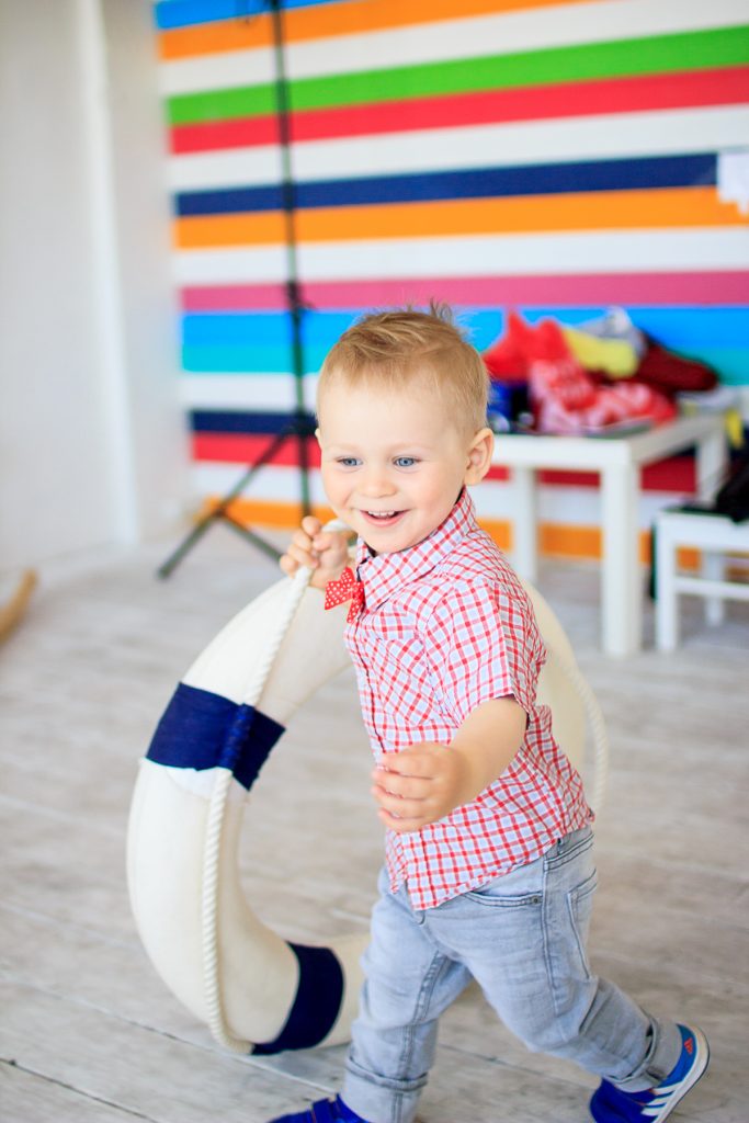 Мальчик в фото студии