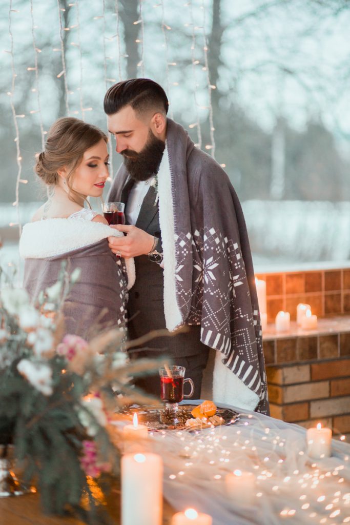 Свадебная пара,глинтвейн,пледы,зима